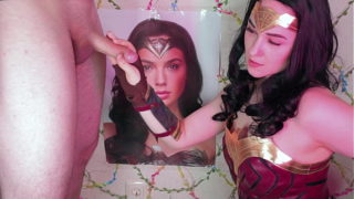 Wonder Woman milks cum from fan with handjob and deepthroat